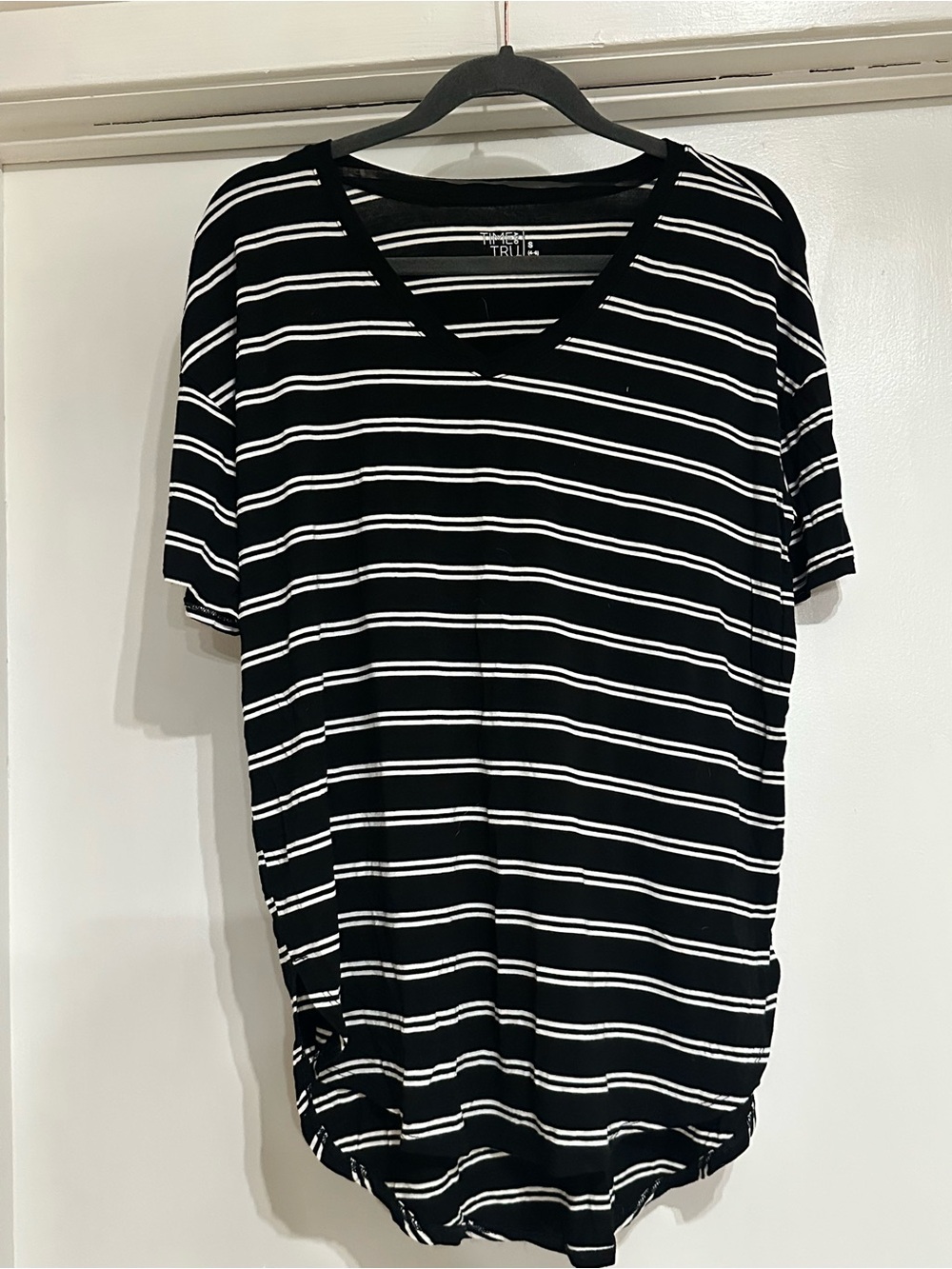 Time & Tru  Black & White Striped V-Neck Women's Top size: small